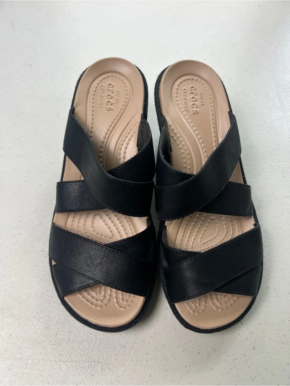 crocs Women's A Leigh Crisscross Wedge Sandal Size 6